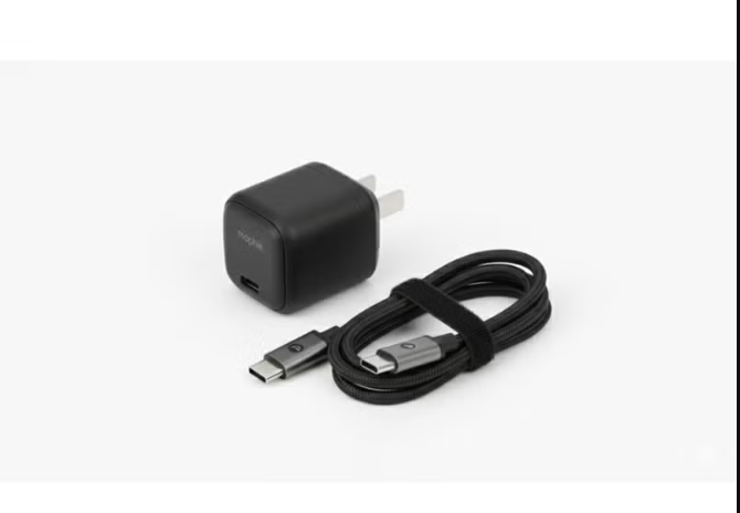 Mophie 60W Fast Charger + USB-C Cable Bundle | شاحن سريع مع كابل USB-C
